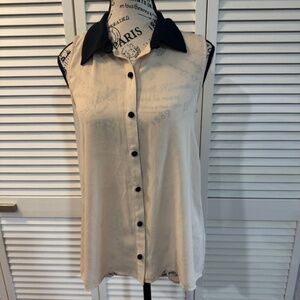 NWOT- Hearts Sleeveless Cream and Black Button-Up Top